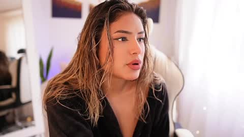 Snapshot of saraparisi_ chatting on December 26, 7:49 pm Sara online show from December 26, 7:49 pm