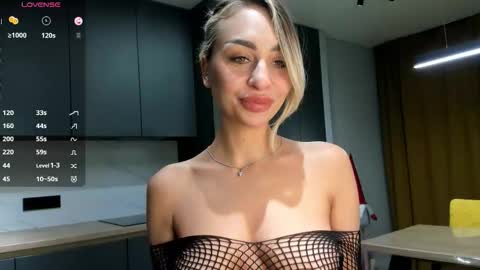 Sara online show from January 10, 9:30 pm