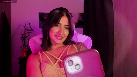 saratukkerr online show from March 8, 8:57 pm