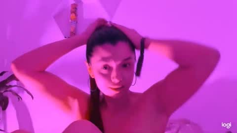 Snapshot of saray2312 chatting on December 16, 10:45 pm Saray  online show from December 16, 10:45 pm