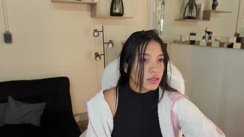  Saray  Say hi in the chat online show from December 15, 12:10 pm