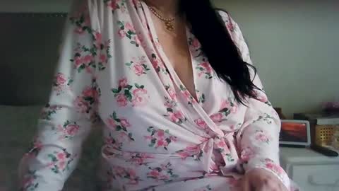Sara online show from May 4, 9:29 pm