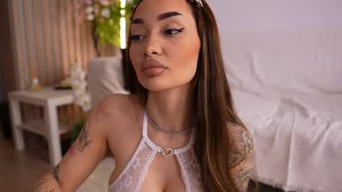 sashafererra online show from April 12, 7:49 pm