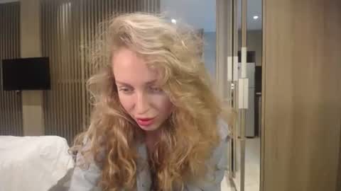 Snapshot of sashasweetsasha chatting on October 20, 9:01 am Sasha online show from October 20, 9:01 am