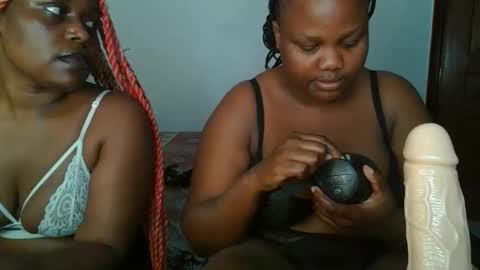 sassie_bee online show from November 2, 5:38 pm