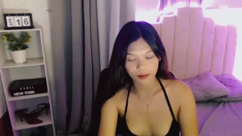 sassy_kimmyy online show from April 16, 12:38 pm