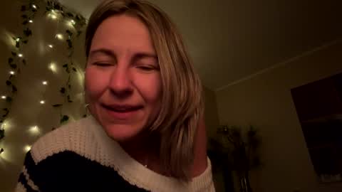 Sassyella online show from December 15, 8:52 am