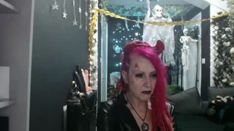 SaucySky online show from October 28, 9:30 pm