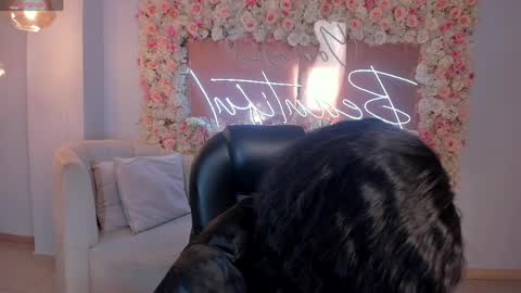 S a v a n n a h  online show from April 5, 1:54 pm