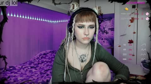 pronoun she. name Mary. age 21. online show from December 28, 3:59 pm