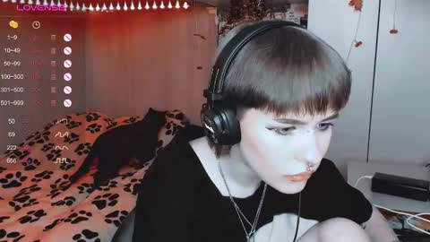 pronoun she. name Mary. age 21. online show from March 2, 9:30 pm