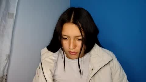 Snapshot of sayuce_black chatting on December 17, 4:01 am sayuce black online show from December 17, 4:01 am