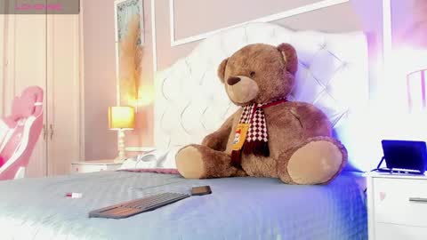 scarlet hill online show from December 16, 1:54 pm