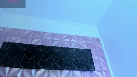 Scarlet  online show from December 3, 3:58 pm