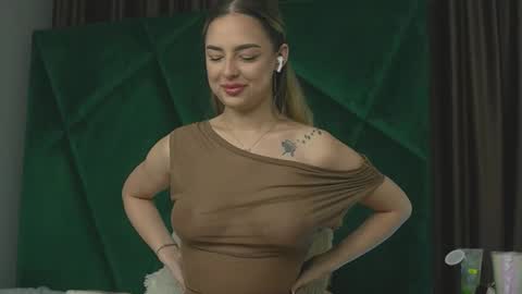 Scarlet online show from October 2, 10:48 pm