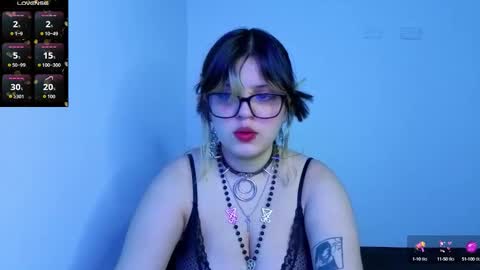 Snapshot of scarleth_shadow chatting on October 5, 2:16 am SCARLETH online show from October 5, 2:16 am