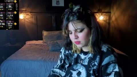 Snapshot of scarleth_shadow chatting on September 23, 1:26 am SCARLETH online show from September 23, 1:26 am