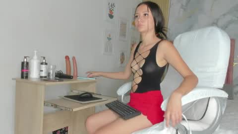 scarlet online show from June 25, 1:02 pm
