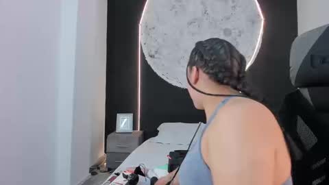 Snapshot of scarletmoon1_ chatting on October 20, 8:34 pm Scarlet online show from October 20, 8:34 pm