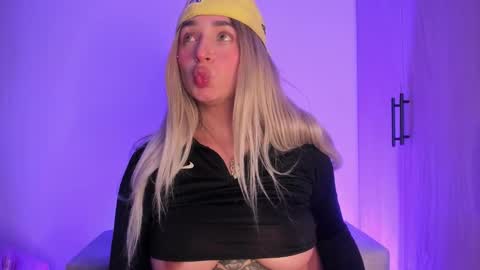 SCARLETT COLLINS online show from November 27, 6:05 am