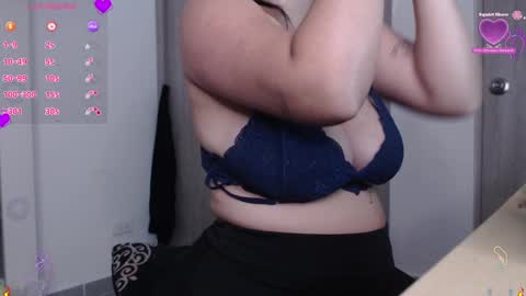 Snapshot of scarlett_diamond chatting on October 9, 11:31 pm Scarlett Thumb up please help me 100 its important online show from October 9, 11:31 pm