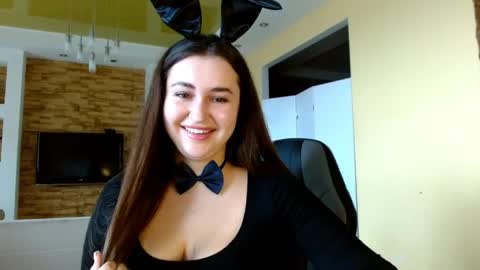 Elizabeth  online show from April 4, 8:13 am