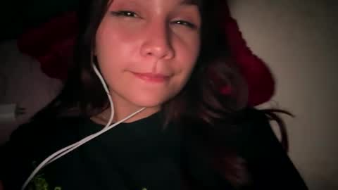 Snapshot of sedusky chatting on October 20, 12:02 am Daphne 3 online show from October 20, 12:02 am