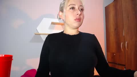 Yeyis  online show from January 9, 2:43 am