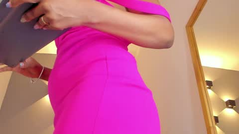 Selena online show from April 5, 11:09 am