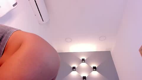 Selena online show from November 27, 8:50 am