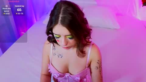 Snapshot of selenamills chatting on October 28, 9:59 am selenamills online show from October 28, 9:59 am