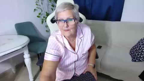 Selenna online show from December 1, 6:43 pm