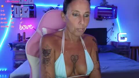 Snapshot of selvaggia_del_caribe chatting on December 5, 4:23 pm Selvaggia Del Caribe online show from December 5, 4:23 pm