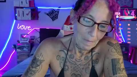 Selvaggia Del Caribe online show from December 15, 5:51 pm