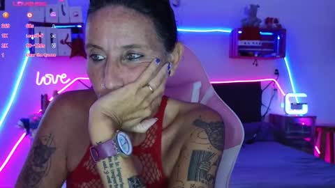 Snapshot of selvaggia_del_caribe chatting on December 14, 4:19 pm Selvaggia Del Caribe online show from December 14, 4:19 pm