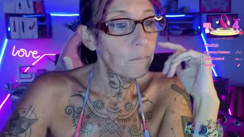 Selvaggia Del Caribe online show from February 23, 6:40 pm