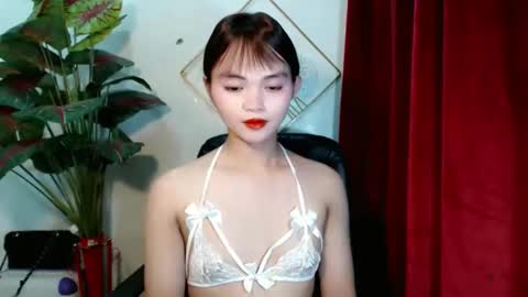 Snapshot of sensational_yeng chatting on October 13, 12:41 pm sensational_yeng online show from October 13, 12:41 pm