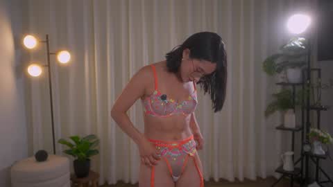 Maria- OF sensual bee online show from January 9, 2:11 am