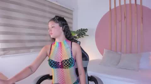 seraphine_lark online show from February 6, 8:01 pm