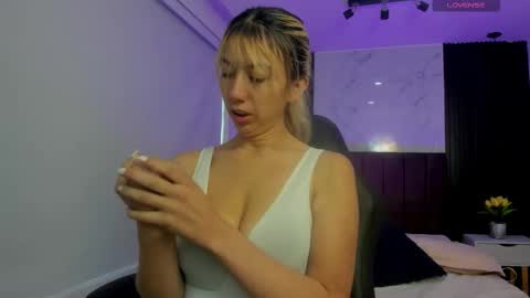 Serene online show from October 15, 1:03 pm