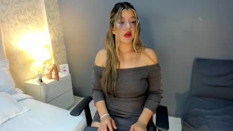 Snapshot of sexmilla_ chatting on December 28, 8:25 pm My name is sexmilla   Dont forget to follow me online show from December 28, 8:25 pm