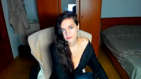 sexqueen1111 online show from June 2, 2:45 am