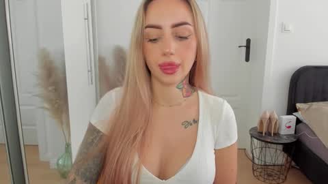 C o r a l i e online show from September 13, 7:27 am