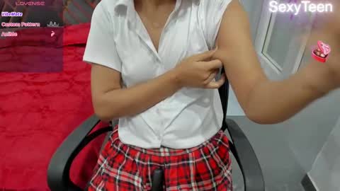 Snapshot of sexy_doll_1_ chatting on February 16, 1:49 am Sexydoll online show from February 16, 1:49 am