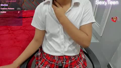Snapshot of sexy_doll_1_ chatting on February 16, 11:59 am Sexydoll online show from February 16, 11:59 am