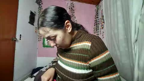 sexy lolas online show from January 17, 5:04 am