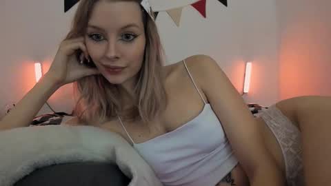 Ellie Mia online show from March 8, 5:09 pm