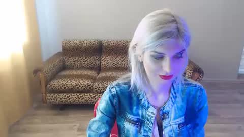 sexybeatriice online show from February 13, 7:03 am