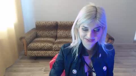 sexybeatriice online show from February 17, 7:25 am