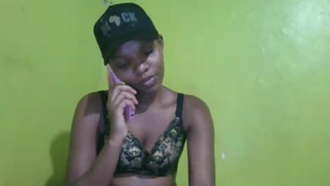 Essy online show from November 11, 6:49 pm